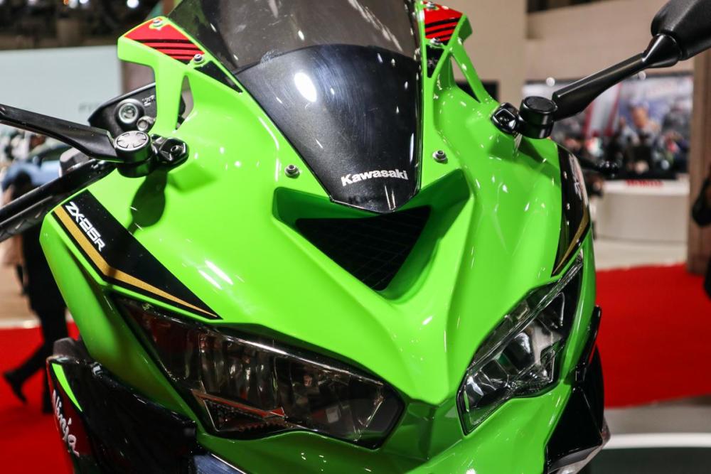 川崎打响小排量四缸车军备赛第一枪250cc川崎zx25r