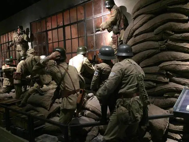 管虎导演作品八佰领跑全球票房你知道背后的真实历史吗