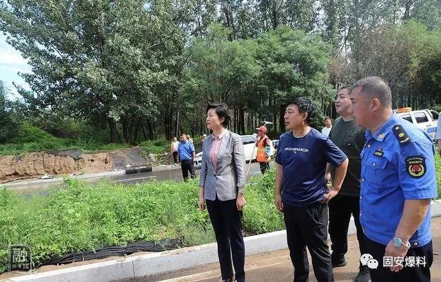 县委书记孙丽娜到城区主街干道检查强降雨水涝情况