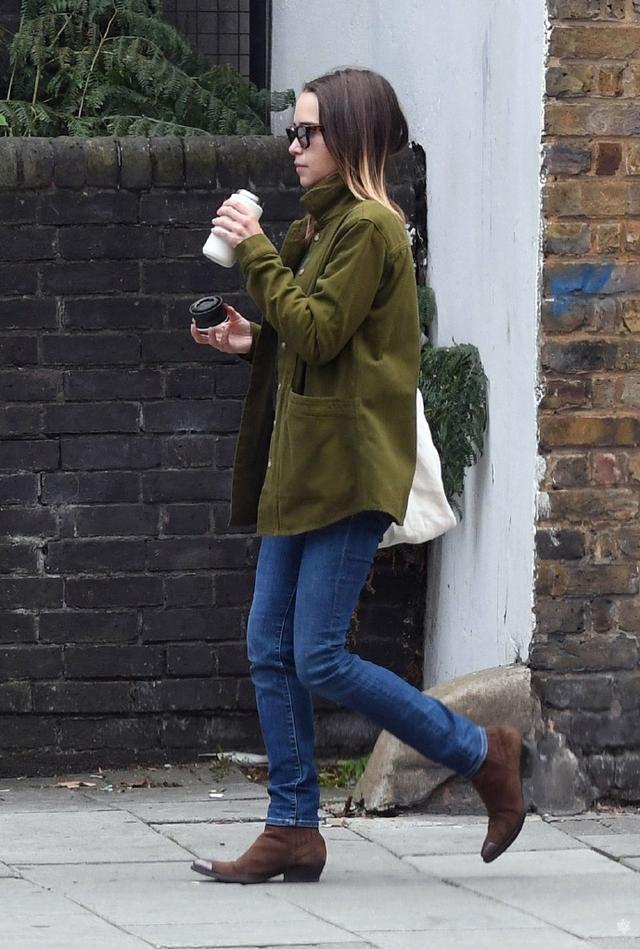 权游龙妈|权游龙妈外出逛街，被突然窜出的路人吓一跳，她的反应太暖心了