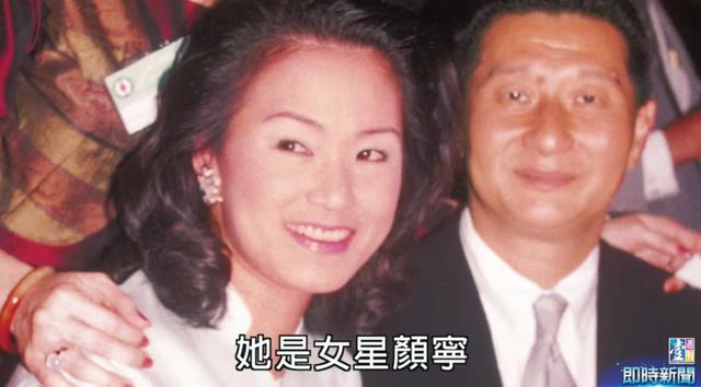 剧中,她饰演的富家小姐何霜霜性格泼辣,天真开朗,一头俏皮短发,灵气逼