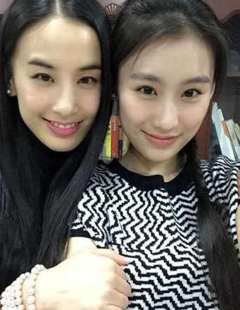 黄圣依|他也要“翻车”？深夜陪美女聚餐，平时跟老婆都是作秀？