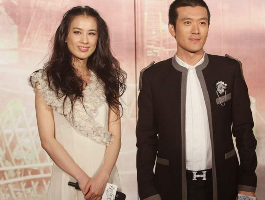 黄圣依|他也要“翻车”？深夜陪美女聚餐，平时跟老婆都是作秀？