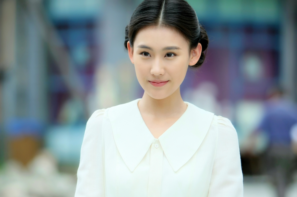 黄圣依|他也要“翻车”？深夜陪美女聚餐，平时跟老婆都是作秀？