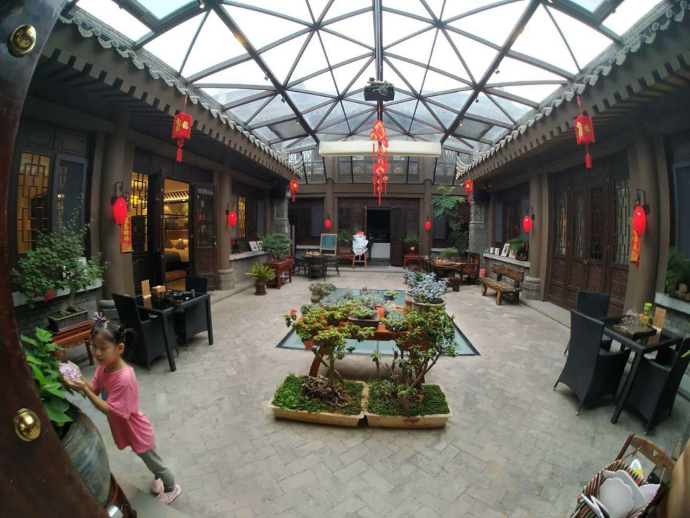 探店西安曲江别墅级四合院民宿,房价最高3200,浴室比有些酒店房间都大