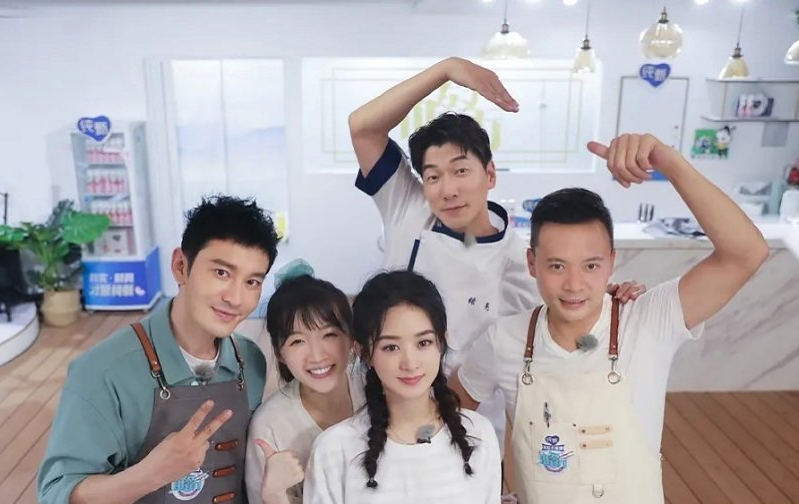 张艺兴|热播男艺人7月商业价值榜：张艺兴登顶，3人正参加同一档综艺