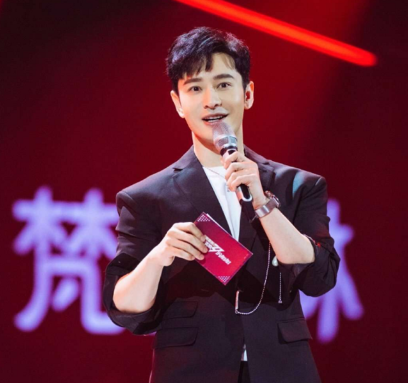 张艺兴|热播男艺人7月商业价值榜：张艺兴登顶，3人正参加同一档综艺