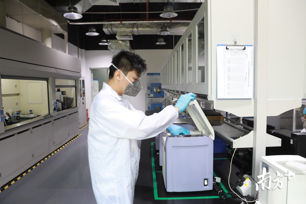 松山湖材料实验室黄学杰：新一代锂电池续航可提升40％_腾讯新闻