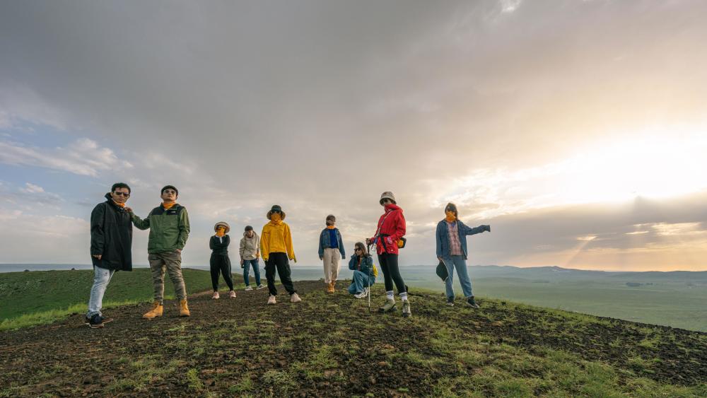 火山|三小时就能到达的草原、火山、星空露营
