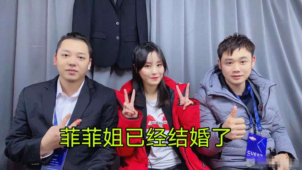 ag菲菲晒出"亲子照",引粉丝热议首先就是俱乐部的老板菲菲姐了,她算得