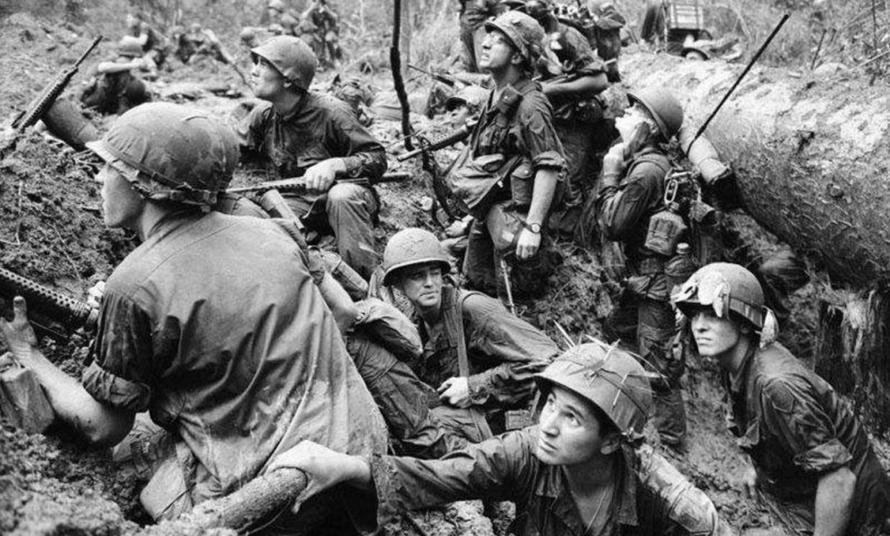 越战中的美军士兵一直以来,越南战争都是美国人心中永远的痛.