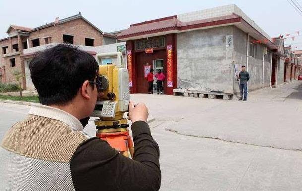 而在宅基地確權的規定中,如果院落面積是小於宅基地面積的,或者剛剛和