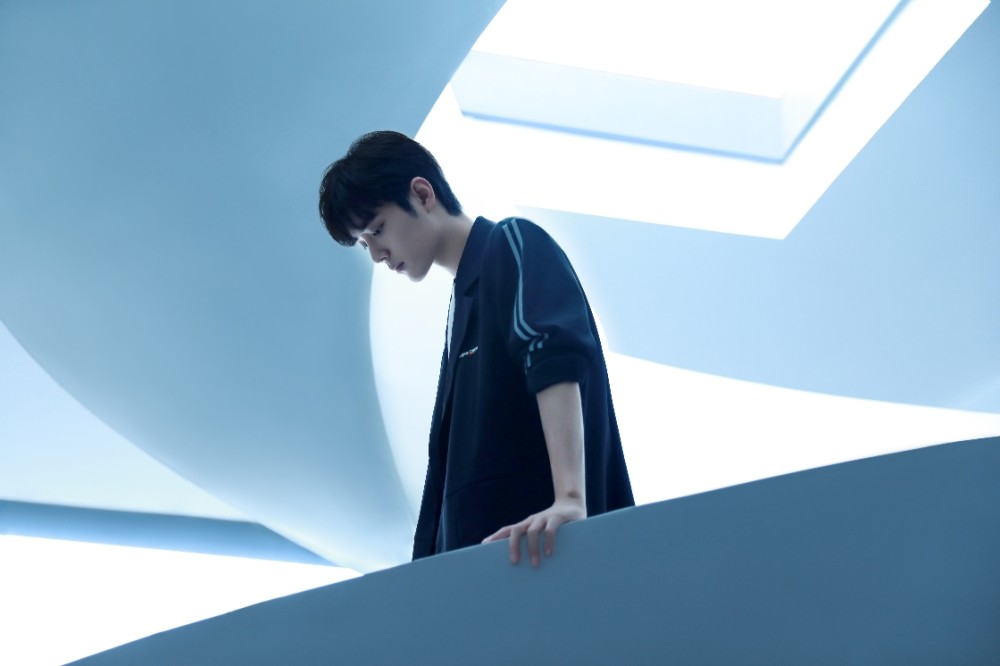 肖战|七夕节肖战晒自拍照，时隔2月首次营业，将强势回归公众视野