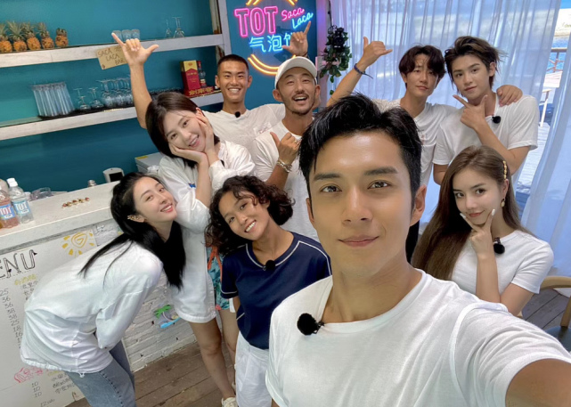 不过,最近的《夏日冲浪店》再次因为飞行嘉宾而"沸腾"起来啦,那就是