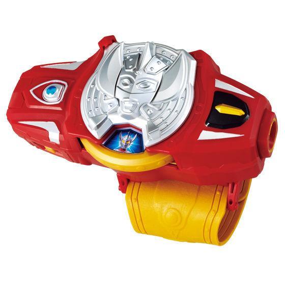 历代奥特曼的变身器和武器可能只有泽塔是直接把头按上去了