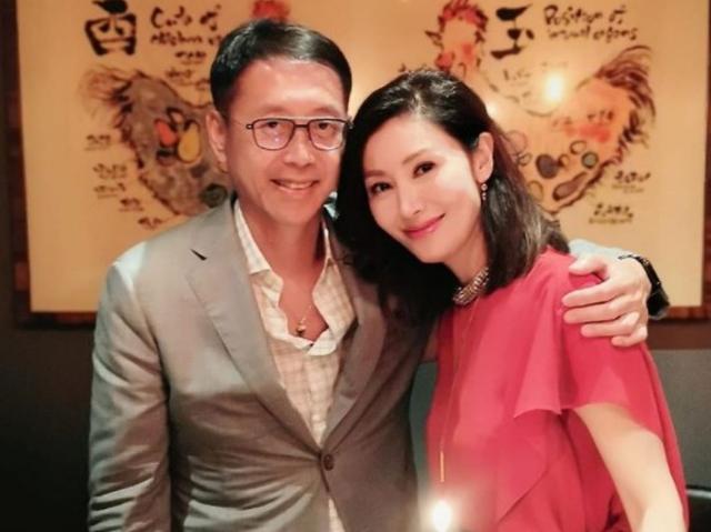 李嘉欣|李嘉欣晒9岁儿子居家健身照，意外曝光豪宅内景，大山森林尽收眼底