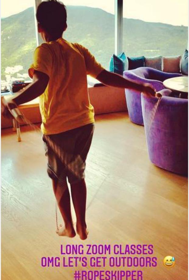 李嘉欣|李嘉欣晒9岁儿子居家健身照，意外曝光豪宅内景，大山森林尽收眼底