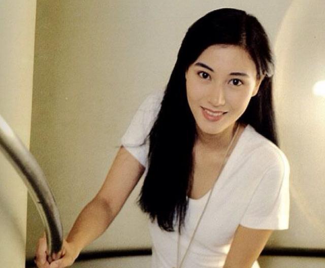 李嘉欣|李嘉欣晒9岁儿子居家健身照，意外曝光豪宅内景，大山森林尽收眼底