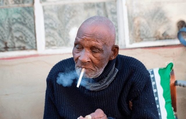 116岁世界最长寿老人去世曾抱怨疫情居家隔离让他无法尽情卷烟