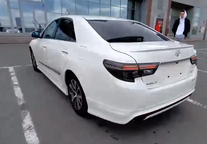 2021款丰田锐志现身全方位大换血换装后驱v6和马6一较高下