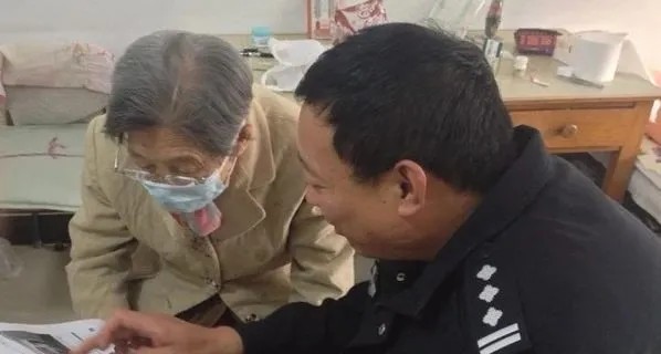李国福|社区“守护神”、群众放心托付后事的“警察儿子”，他十几年只为一件事！