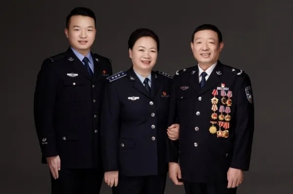 李国福|社区“守护神”、群众放心托付后事的“警察儿子”，他十几年只为一件事！