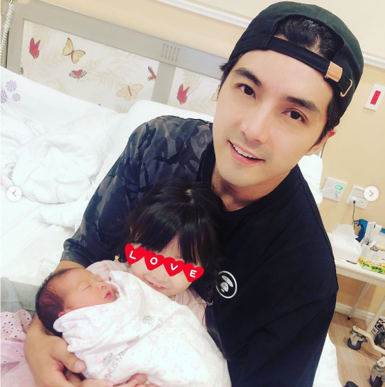 贺军翔|贺军翔七夕节官宣太太二胎得女喜讯，一家四口全家福温馨有爱