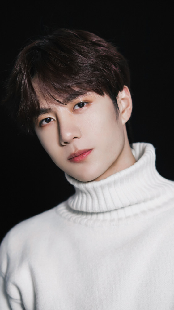 王一博|王一博鼓励王嘉尔多拍戏，“配音说”引争议，演员必须用原音吗？