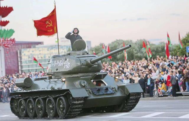 图为白俄罗斯阅兵仪式