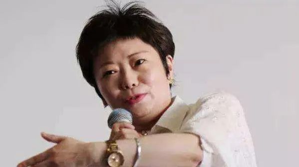 女性主义|对不起，“拼夕夕名媛群”这个梗我实在笑不出来