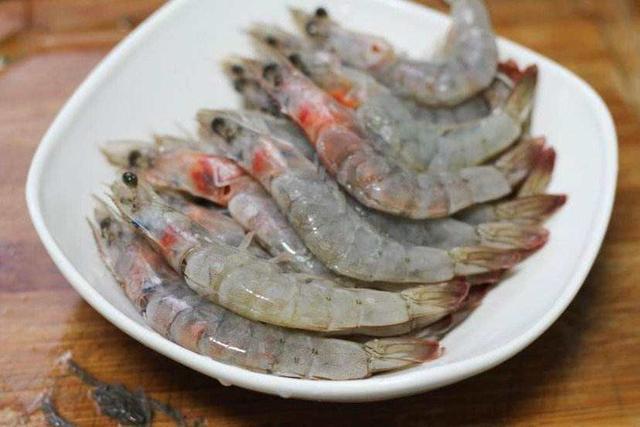 虾头上的深色物质,是"重金属"还是"虾黄"?虾头到底能吃吗?