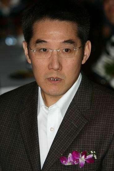 京圈牛人海岩多厉害马未都和王朔在他面前只能自称小弟