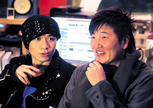 1993年5月,孙楠正式加盟香港艺能动音,与刘德华,梁朝伟等大咖成了同