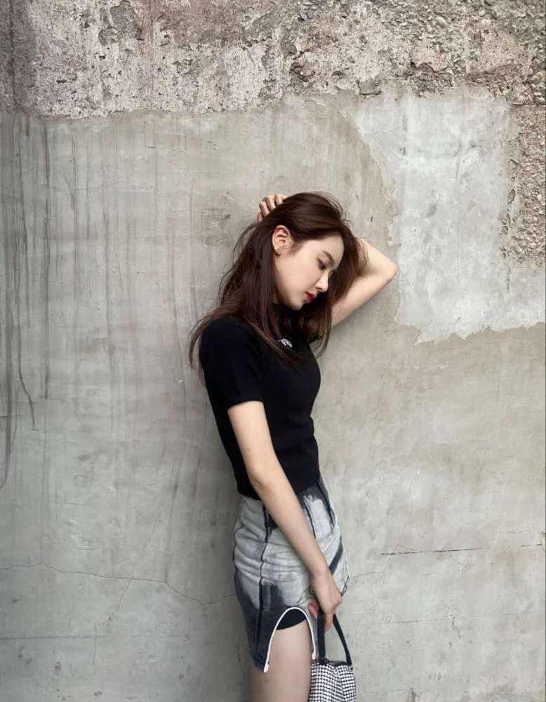 女主播美娜情人节晒美照,证明自己单身,网友:富二代没有那么多