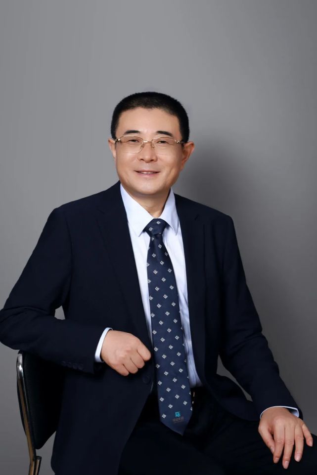 高海清明喆集团党委书记/董事长如果说"敢闯敢试,开放包容,务实尚法