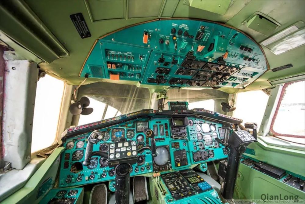 与惯性导航系统相联的电子模拟计算机 ;中央大气数据系统;自动驾驶仪