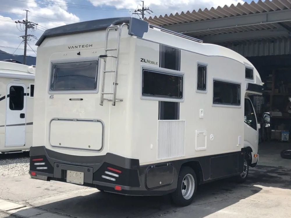 豐田自動擋輕卡房車啥樣 配3 0l動力 6at 真正6座6臥 星期五好菜上桌
