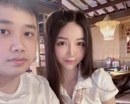 ag月光七夕高调秀恩爱正面照不输一诺女友职业却引发粉丝热议