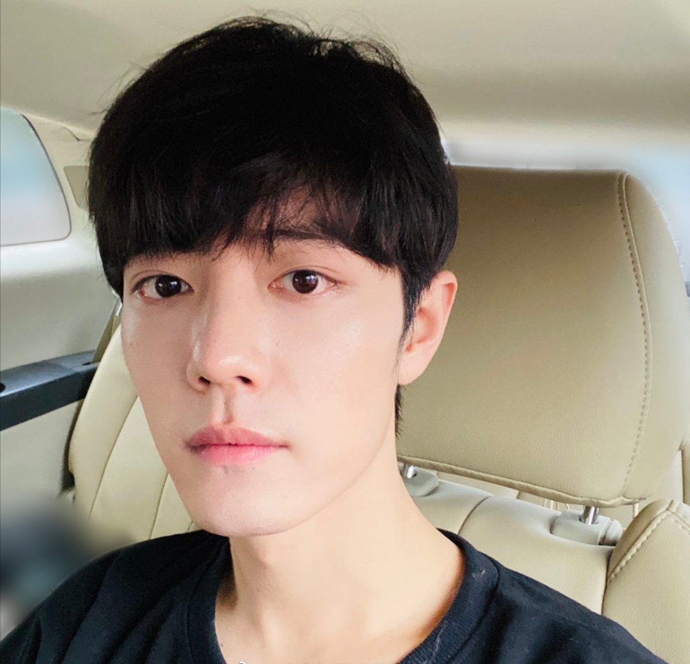 肖战|七夕节肖战晒自拍照，时隔2月首次营业，将强势回归公众视野