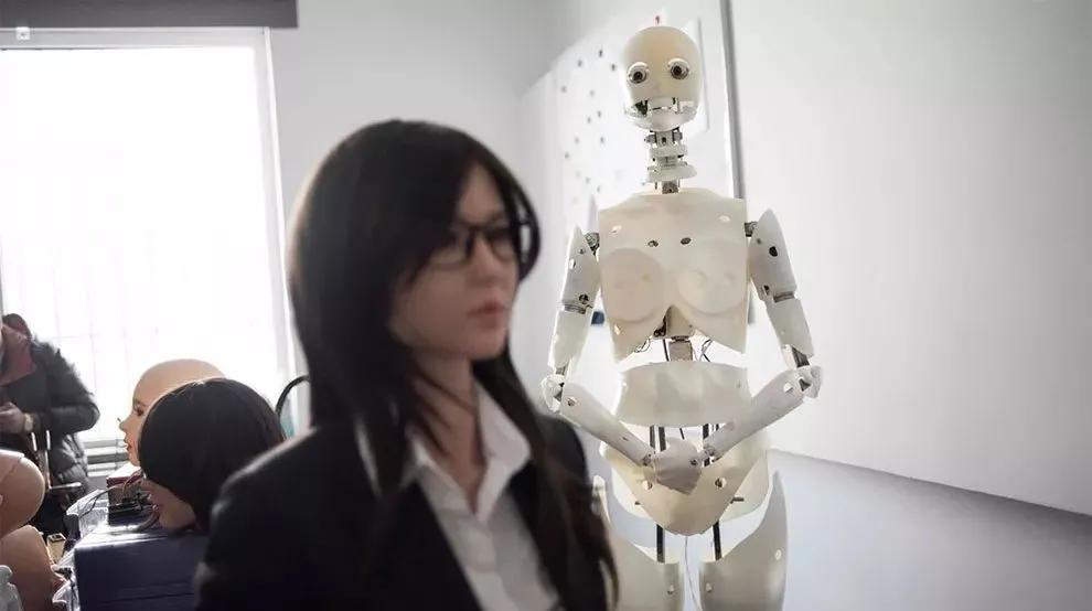 服务机器人|我们为什么需要仿真服务机器人？