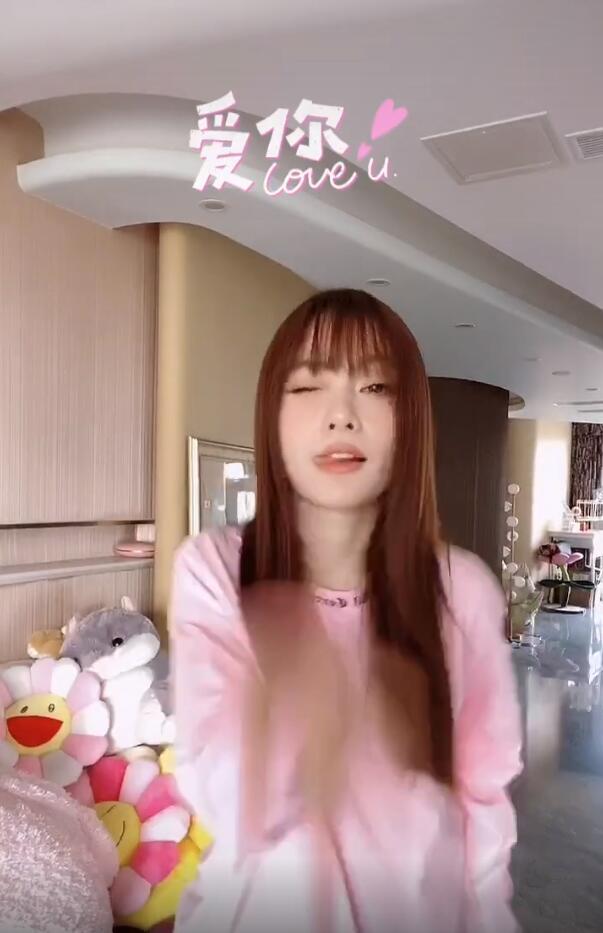 李小璐|李小璐七夕热舞，PGone疑事业不顺，发怒：未尝他人苦，莫劝其大度