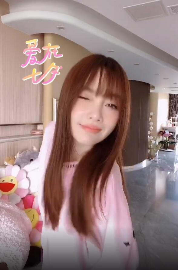 李小璐|李小璐七夕热舞，PGone疑事业不顺，发怒：未尝他人苦，莫劝其大度