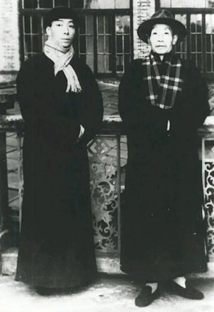 谭富英与谭小培1934年以后,谭富英开始挑班领衔主演.