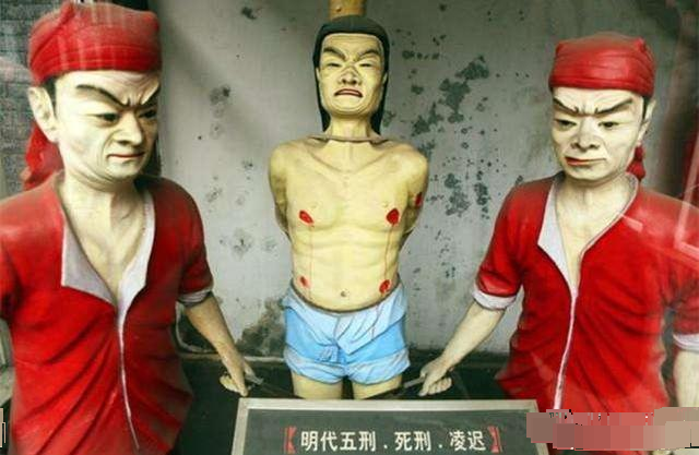 中国历史上最后一个被凌迟处死的犯人是康小八,他具体犯了什么罪