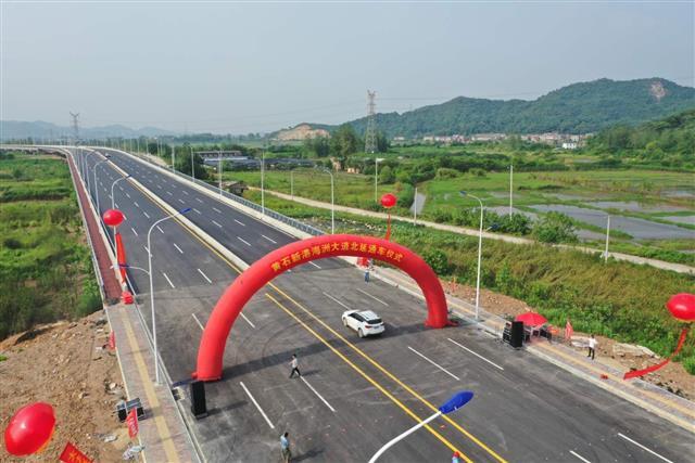 通车现场 通讯员石勇 郭庆香摄据该项目负责人夏汉勇介绍,黄石海洲