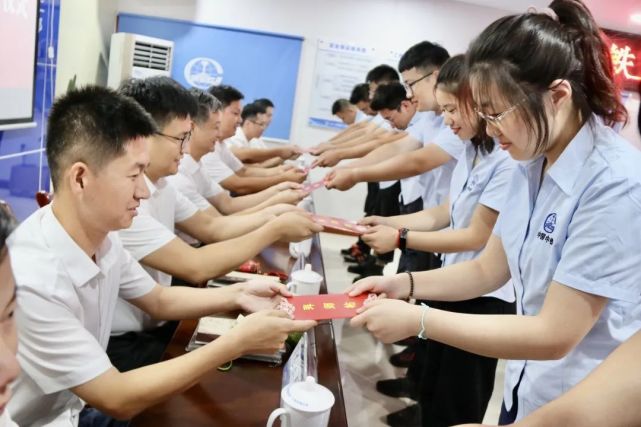 师徒同心 匠心传承 |各单位持续推进“导师带徒”工作_腾讯新闻