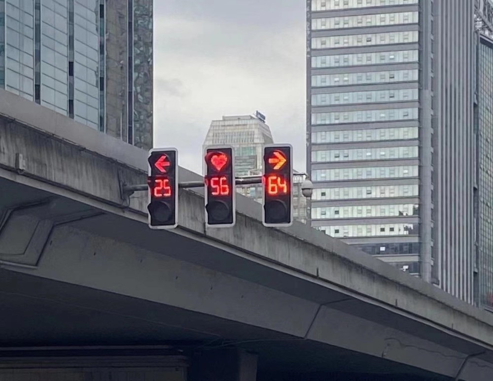 七夕朋友圈拍了拍一只孤寡小青蛙