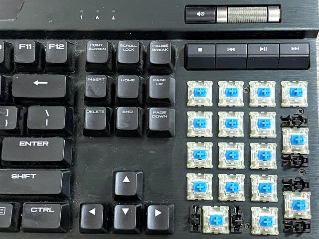 拆洗美商海盗船k70 rgb青轴机械键盘,不愧是自用好物