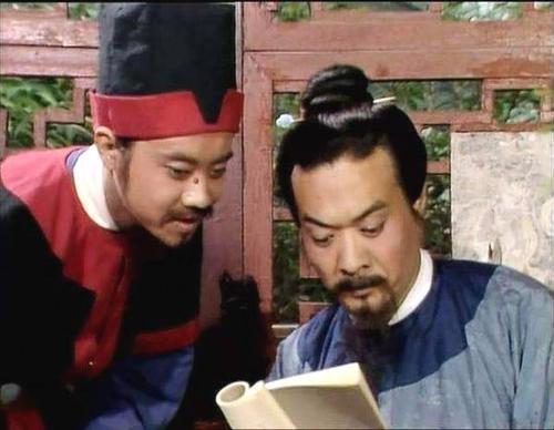 贾雨村|贾雨村受贾府恩惠，为何反恩将仇报？曹公两个字点出此人狼子野心