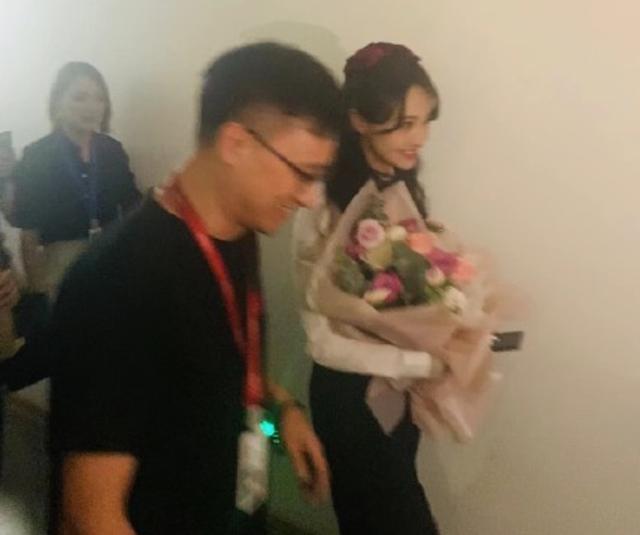 郑爽|郑爽风波后再直播，配合度高无情绪，却被质疑无戏拍才带货捞金？